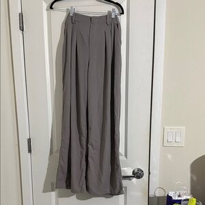 NWOT Women’s Halara Gray Wide-Leg Pleated Dress Pants